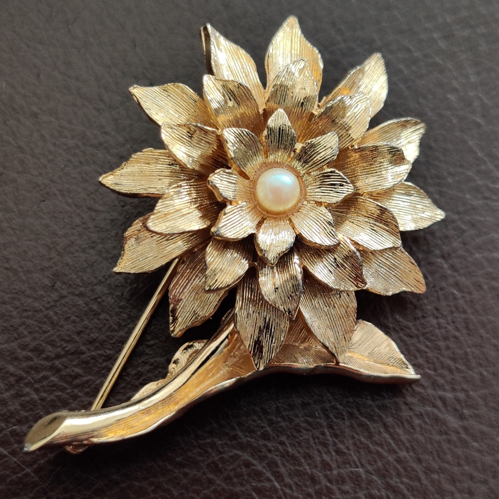 Vintage Boucher #1144 Dahlia Flower Brooch